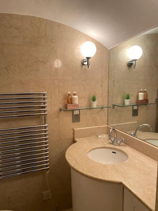 Spacious Flat In The Most Desirable Area Of Лондон Екстер'єр фото